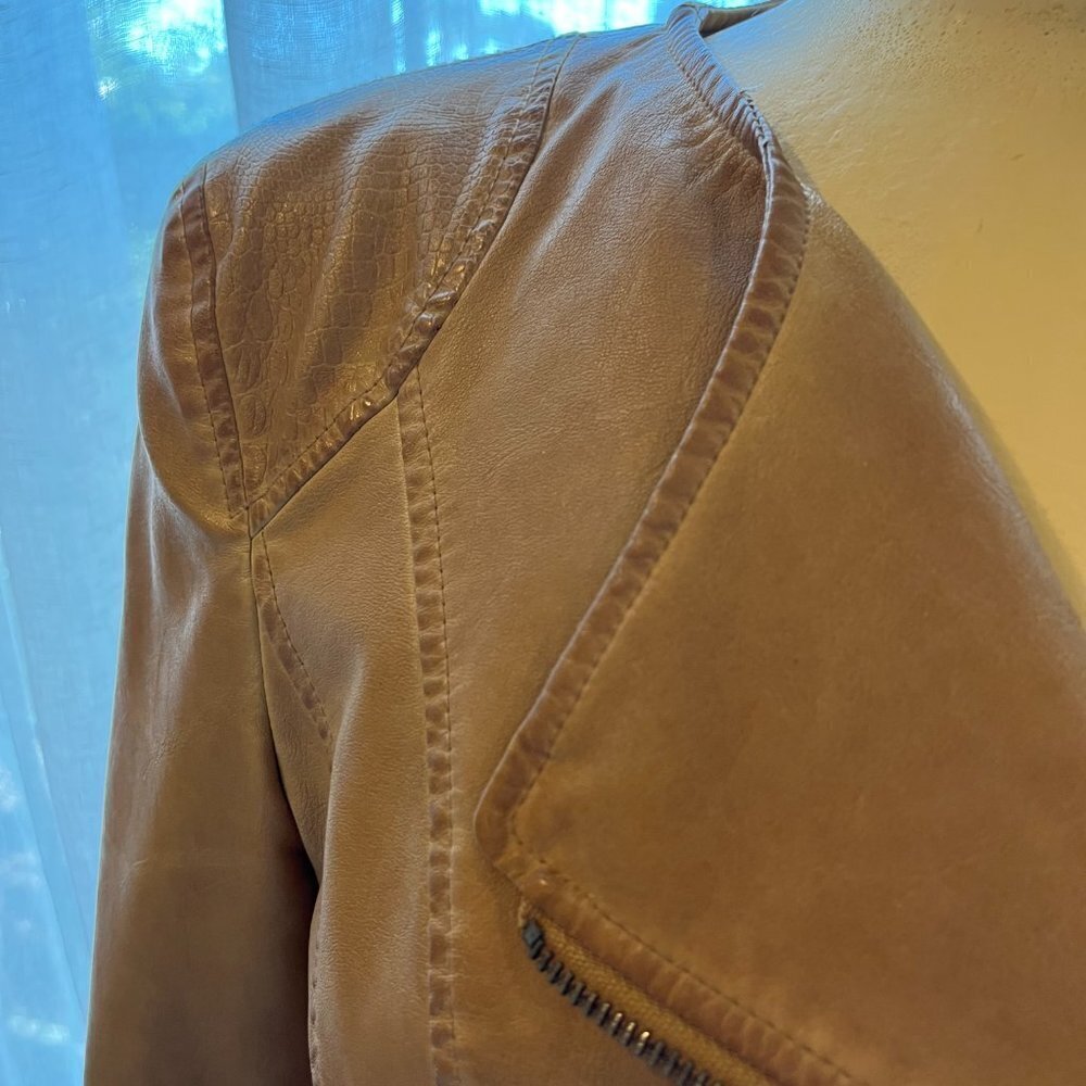 Womens Jacket - Picture 4 of 7